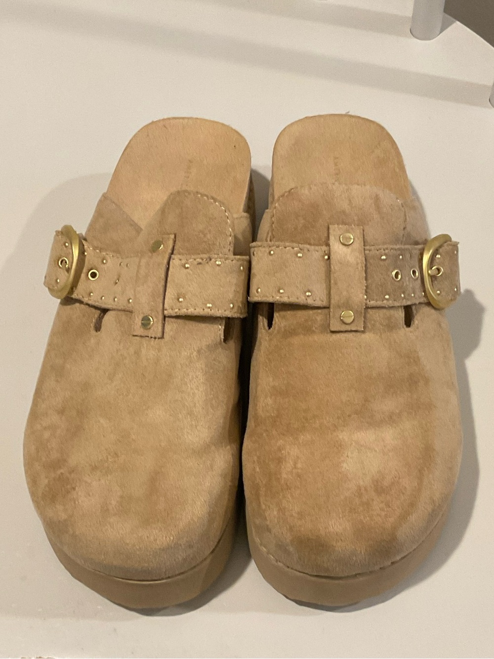 American Eagle Tan Studded Luxe Platform Clogs Size 9 Like New - Picture 2 of 6